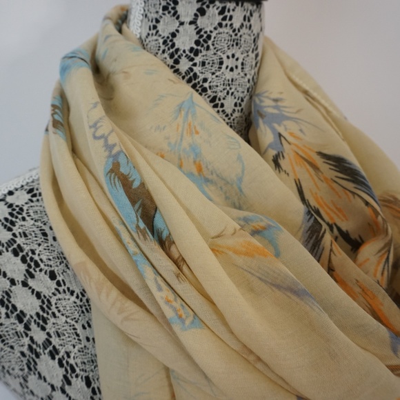 ✨2/$10✨ Cherie Bliss Feather Pattern Fashion Scarf - Picture 4 of 5